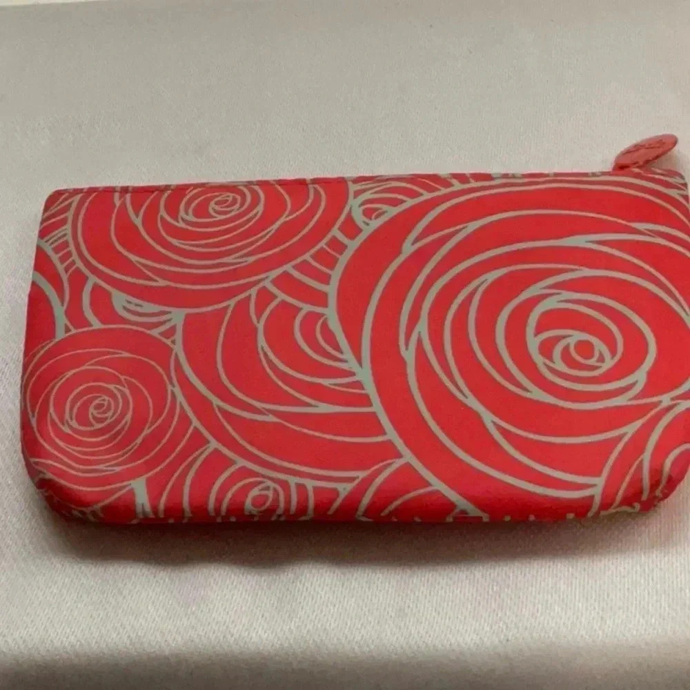 Ipsy - Picture 2 of 3